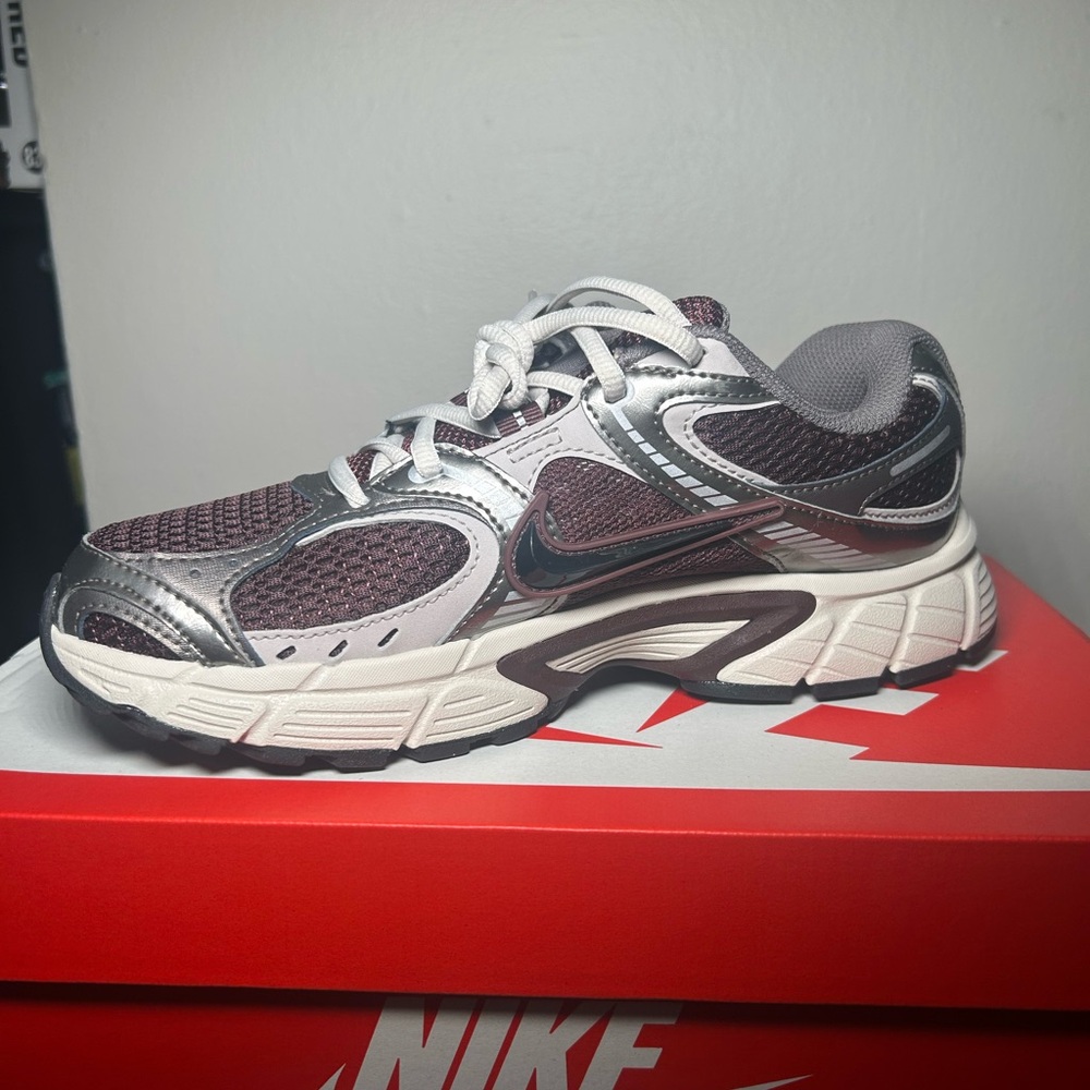 Nike Women's Sneakers in Silver and Gray